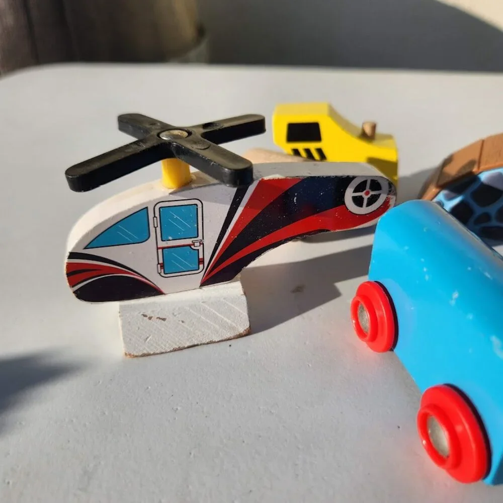 Bundle of Train Table Accessories Trains Toys Signals Vehicles Comes from a pet-
